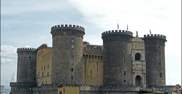 Naples: Maschio Angioino Entry Ticket with Smart Guide