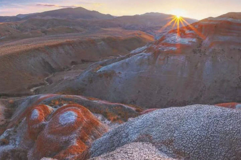 巴库：粉红湖、糖果山和贝什巴马格山之旅