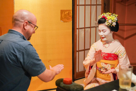 Cena con Maiko in un ristorante in stile tradizionale di Kyoto