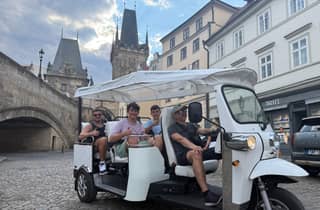 Prag: Städtetour mit elektrischem Tuk-Tuk und Guide