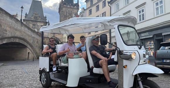 Prague: Electric Tuk-Tuk City Tour with Guide