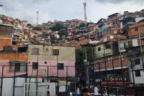 A autêntica Comuna 13: visita de degustação e imersão fora do bazar turístico