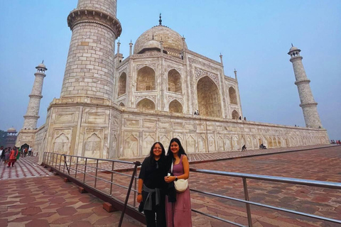 Depuis Delhi : excursion d'une journée au Taj Mahal et à Agra en voiture avec chauffeurExcursion d'une journée à partir d'Agra - voiture, chauffeur et guide touristique uniquement