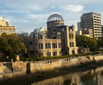 Camminare nella storia: Il cammino di Hiroshima verso la pace
