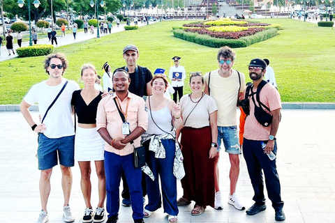 جولة سير في بنوم بنه: التاريخ والثقافة والفن وطعام الشوارع