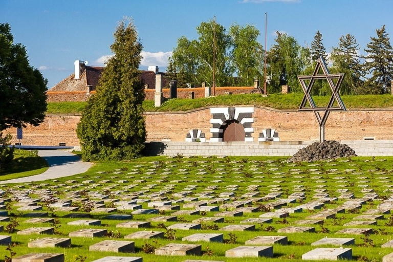 Ab Prag: Halbtagestour zur Gedenkstätte TheresienstadtFührung auf Italienisch