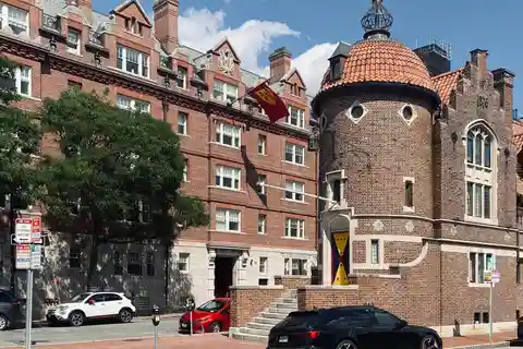 Harvard: America's oldest university - walking tour in French