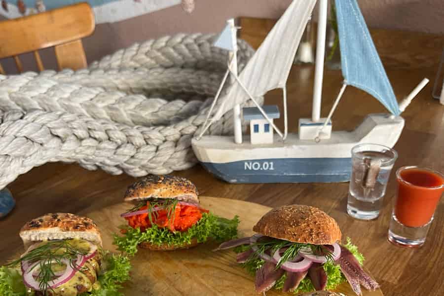 Hamburg St. Pauli: Fischbrötchen-Tasting in Kultlokal bekannt aus dem TV. Foto: GetYourGuide