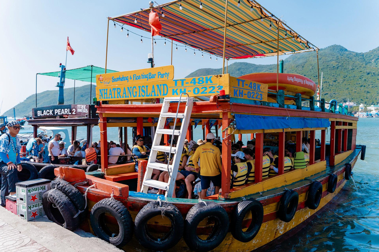 Nha Trang: Passeio de barco, mergulho com snorkel, festa de barco e almoço com churrascoNha Trang: Passeio pelas ilhas, mergulho com snorkel e festa flutuante