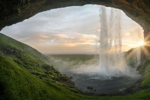 Reykjavik: Glacier Lagoon & Diamond Beach Private Tour