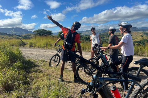 Off-Road E-Bike Tour mit ortskundigen Guides