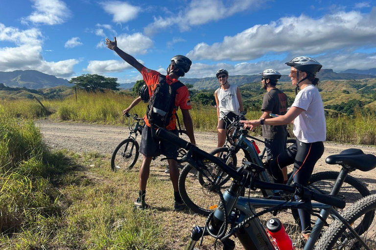 Off-Road E-Bike Tour mit ortskundigen Guides
