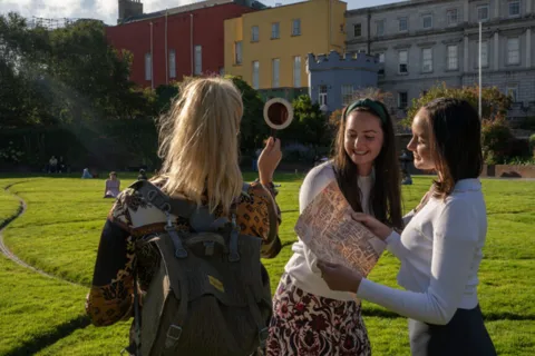 Dublin: Jogo de Detetive e excursão a pé