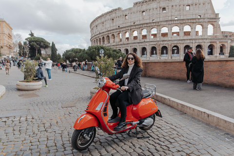 Rome: Vespa Ride in the Streets with Photography Vespa tour