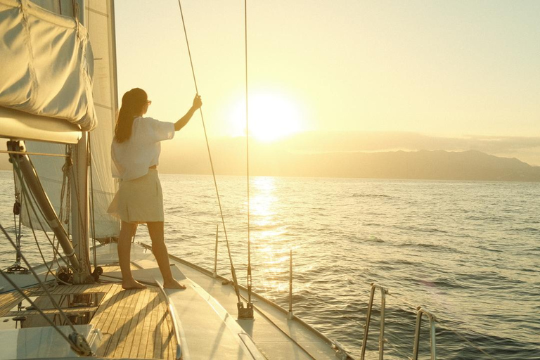 Agios Nikolaos : Excursion en bateau à voile à l'heure dorée avec vin et collations