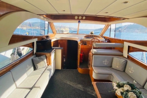 Excursion privée dans le Bosphore à bord d'un Yatch de luxe /Y6Visite privée du Bosphore à bord d'un Yatch de luxe