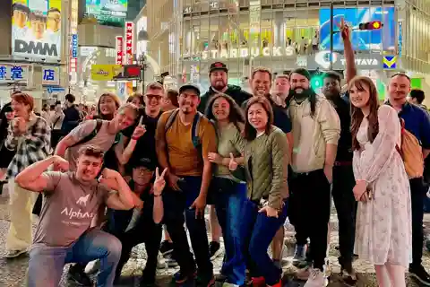 Tokyo: Shibuya Night Waling & Food and Bar Crawl Tour