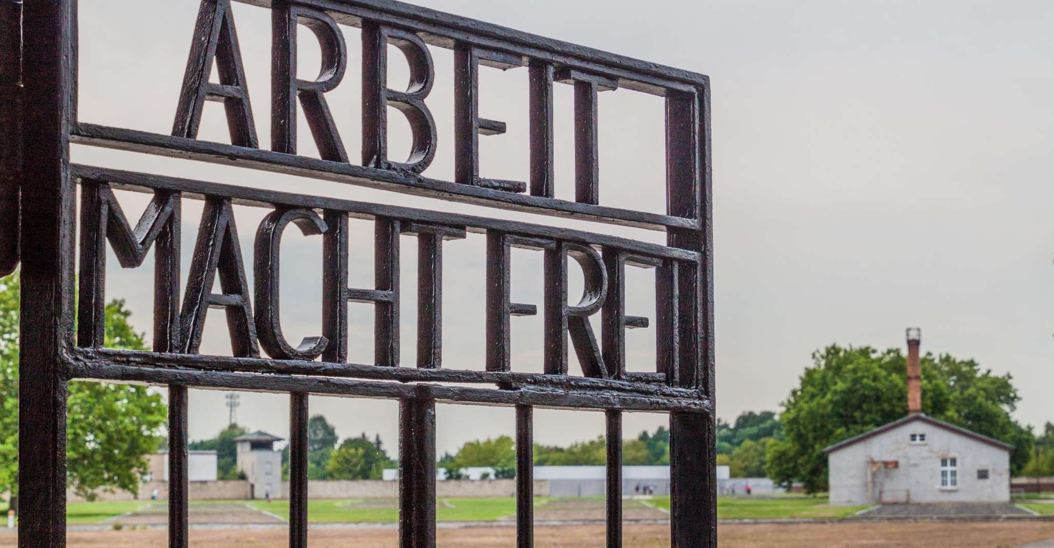 Berlin: Bus Tour to Sachsenhausen, East Side Gallery, & Berlin Story Bunker