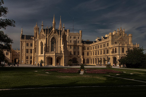 Prague: Private Transfer to Munich with Sightseeing + ticket Prague: Private Transfer to Munich + 4h Sightseeing + ticket