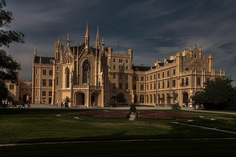 Prague: Private Transfer to Munich with Sightseeing + ticket Prague: Private Transfer to Munich + 4h Sightseeing + ticket