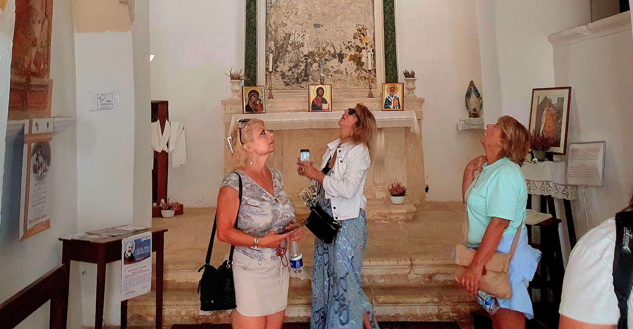 Brindisi: Alberobello, Locorotondo & Ostuni Tour with Brunch photo 12