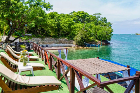 Cartagena: Rosario Oceanarium, Snorkel & Swim with Dolphins Cartagena: Rosario Islands Tour with Oceanarium & Snorkeling