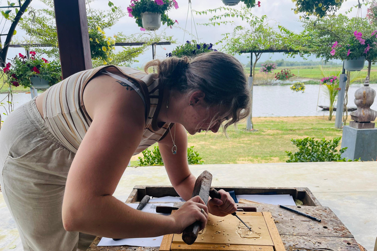 Hoi An: Clase de 3 horas de talla en madera con un artista local