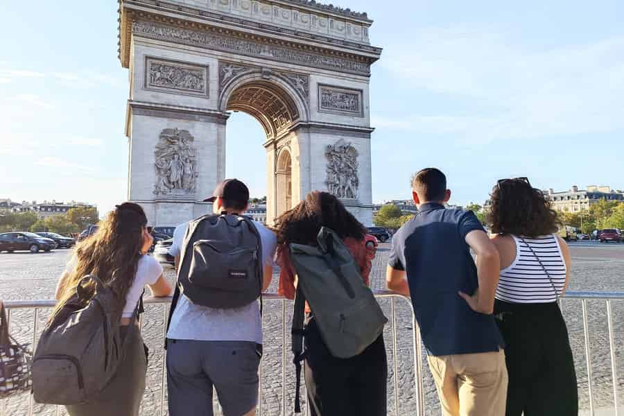 Paris: Tour zu den Top-Sehenswürdigkeiten vom Arc de Triomphe zum Eiffelturm. Foto: GetYourGuide Paris: Tour zu den Top-Sehenswürdigkeiten vom Arc de Triomphe zum Eiffelturm. Foto: GetYourGuide