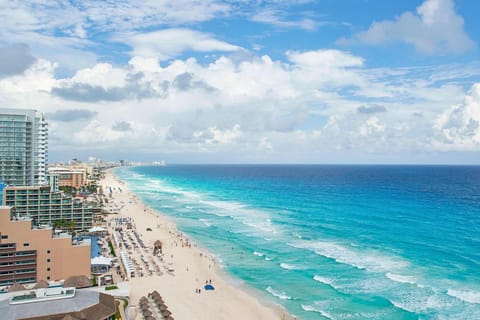 Private Shuttle from CUN Airport to JW Marriot Cancun