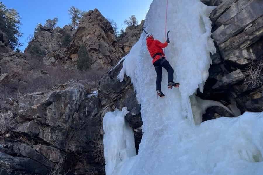Denver: Eiskletter-Erlebnis im Clear Creek Canyon. Foto: GetYourGuide Denver: Eiskletter-Erlebnis im Clear Creek Canyon. Foto: GetYourGuide