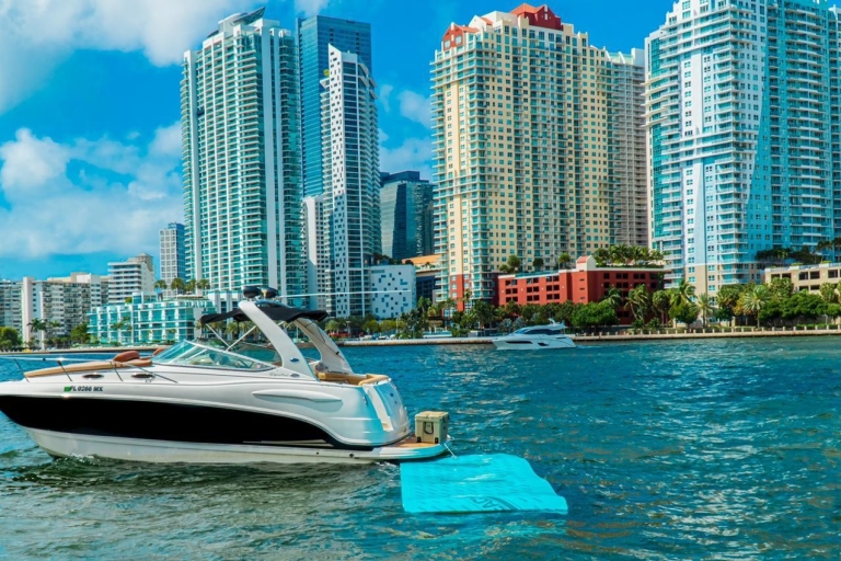 Prywatne wycieczki łodzią po pięknej zatoce Miami 29' ChaparralPrywatne zwiedzanie i wycieczka na plażę