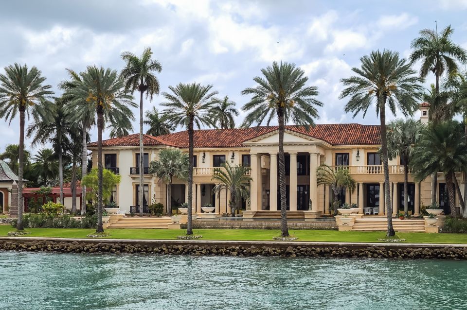 Miami: Skyline Cruise Millionaire's Homes & Venetian Islands | GetYourGuide