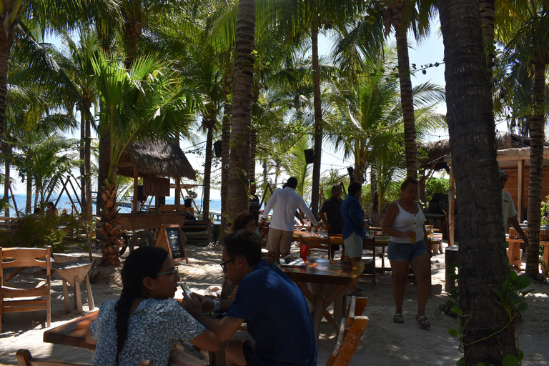 Isla Mujeres: Katamaran mit offener Bar und Schnorcheln in El MecoNur Eingang Kein Transport