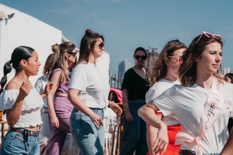 Sevilla: Rooftop Salsa Class with Bottomless Sangria