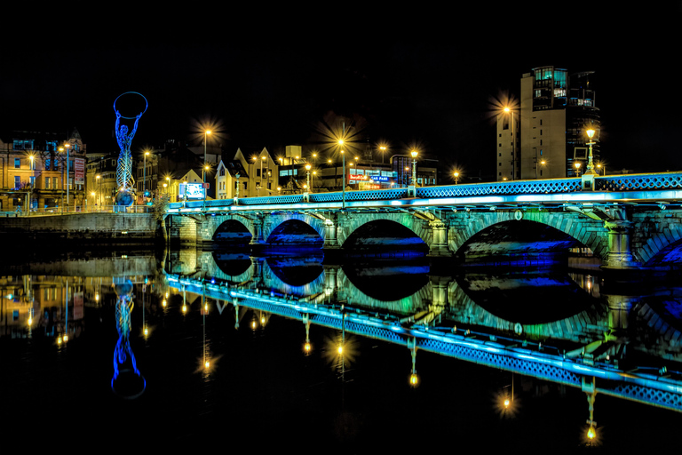 Belfast: Geführte nächtliche Hydrobike Tour auf dem Fluss Lagan