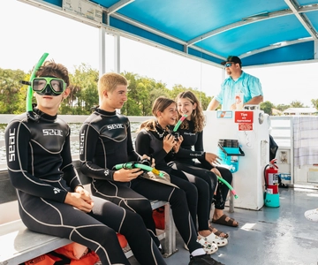 Crystal River: Manatee Snorkel Tour w/ In-Water Photographer