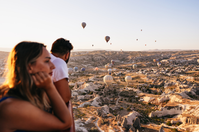 Capadócia: Passeio de balão de ar quente em Goreme com café da manhãVoo ao nascer do sol