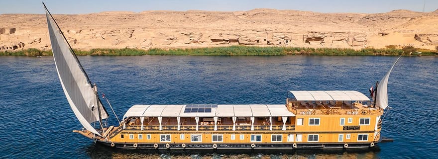 D'Assouan à Louxor : aventure de 4 jours en Dahabiya de luxe sur le Nil