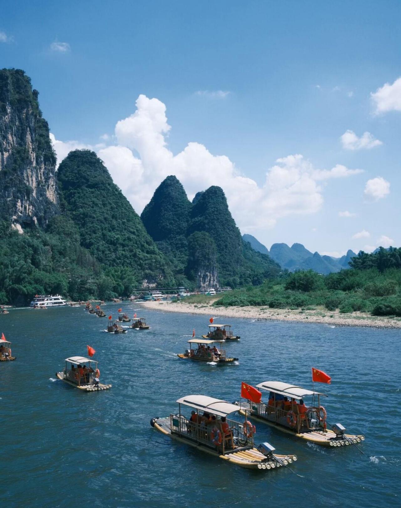 Ab Guilin: Flussfahrt auf dem Li Jiang, Yangshuo & Xianggong-Hügel-Tour