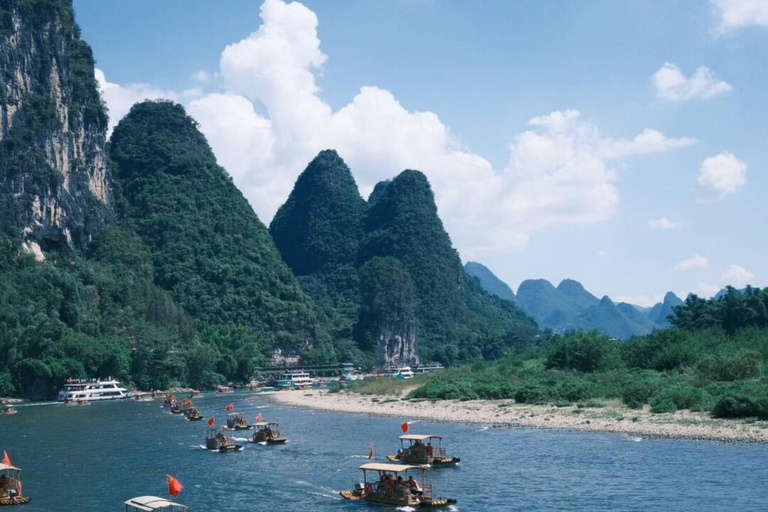 From Guilin: Li River Cruise, Yangshuo & Xianggong Hill Tour