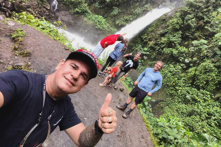 San José: La Paz Waterfalls & Cloud Forest Guided Tour La Paz Waterfall Gardens Tour & Transfer. WITHOUT LUNCH