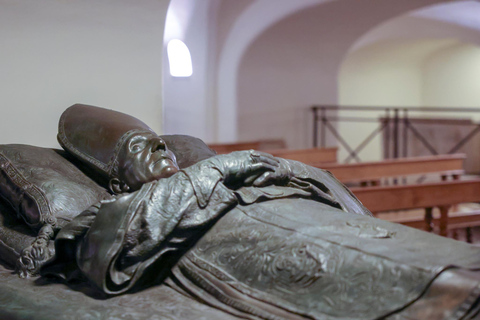Rome: St. Peter’s Basilica & Underground Tombs Tour Group Tour in French