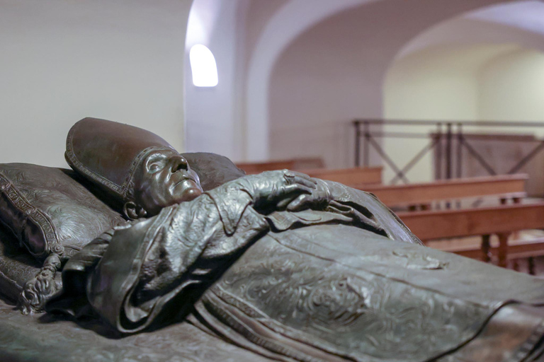 Rome: St. Peter’s Basilica & Underground Tombs Tour Group Tour in French