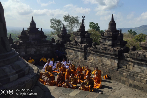 Yogyakarta: Borobudur & Prambanan Guided Tour with Pickup