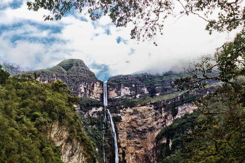 Chachapoyas: Llaqta of Kuelap: Kolejka linowa