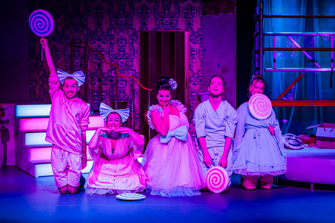 Ticket for the musical comedy "Die Königs schenken nach" at COMÖDIE Dresden