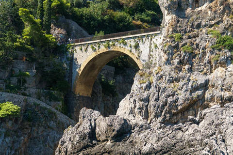 Amalfi: Private Boat Tour with Snacks and Drinks