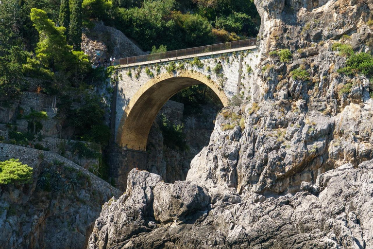 Amalfi: Private Boat Tour with Snacks and Drinks