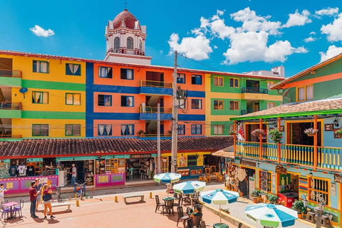 MEDELLIN: TOUR INGLÊS GUATAPE + PEÑOL VELHO + MALECON + BARCO RUMBERO