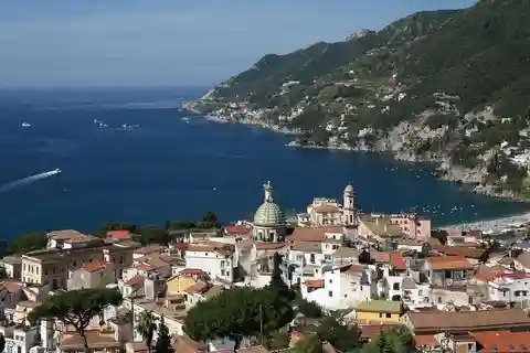 Trasferimento privato da Ravello a Napoli